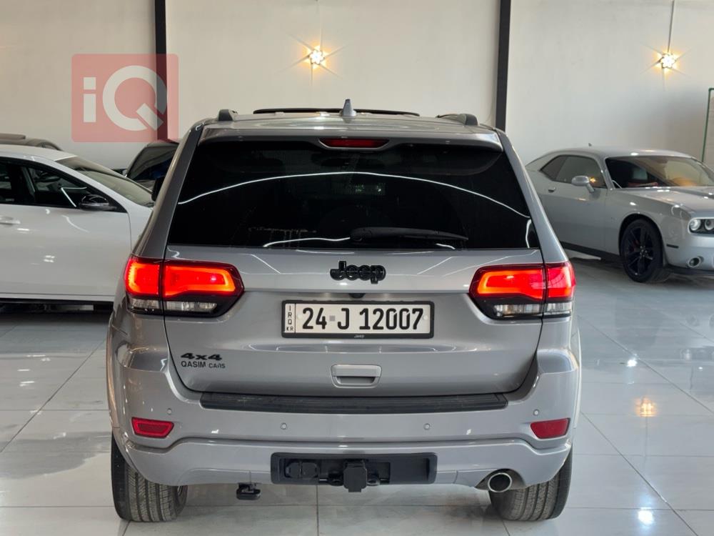 جیپ گراند شیرۆکی